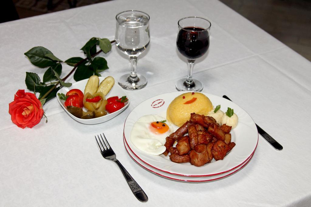 Hotel Zimbru Campulung Moldovenesc Ngoại thất bức ảnh