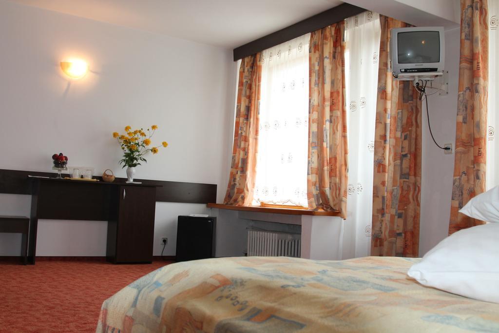 Hotel Zimbru Campulung Moldovenesc Ngoại thất bức ảnh