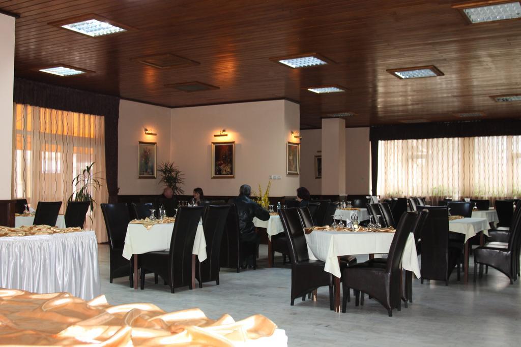 Hotel Zimbru Campulung Moldovenesc Ngoại thất bức ảnh