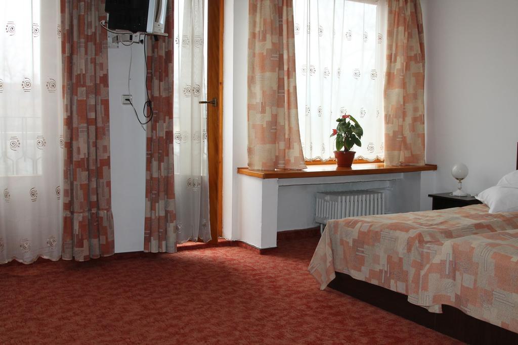 Hotel Zimbru Campulung Moldovenesc Ngoại thất bức ảnh