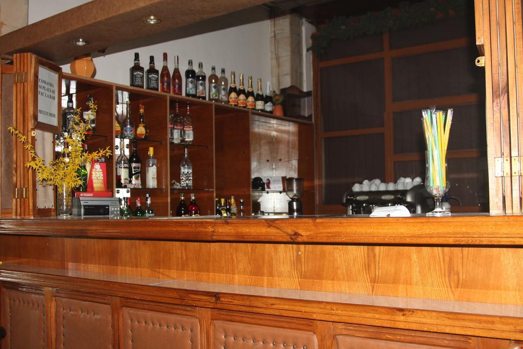 Hotel Zimbru Campulung Moldovenesc Ngoại thất bức ảnh